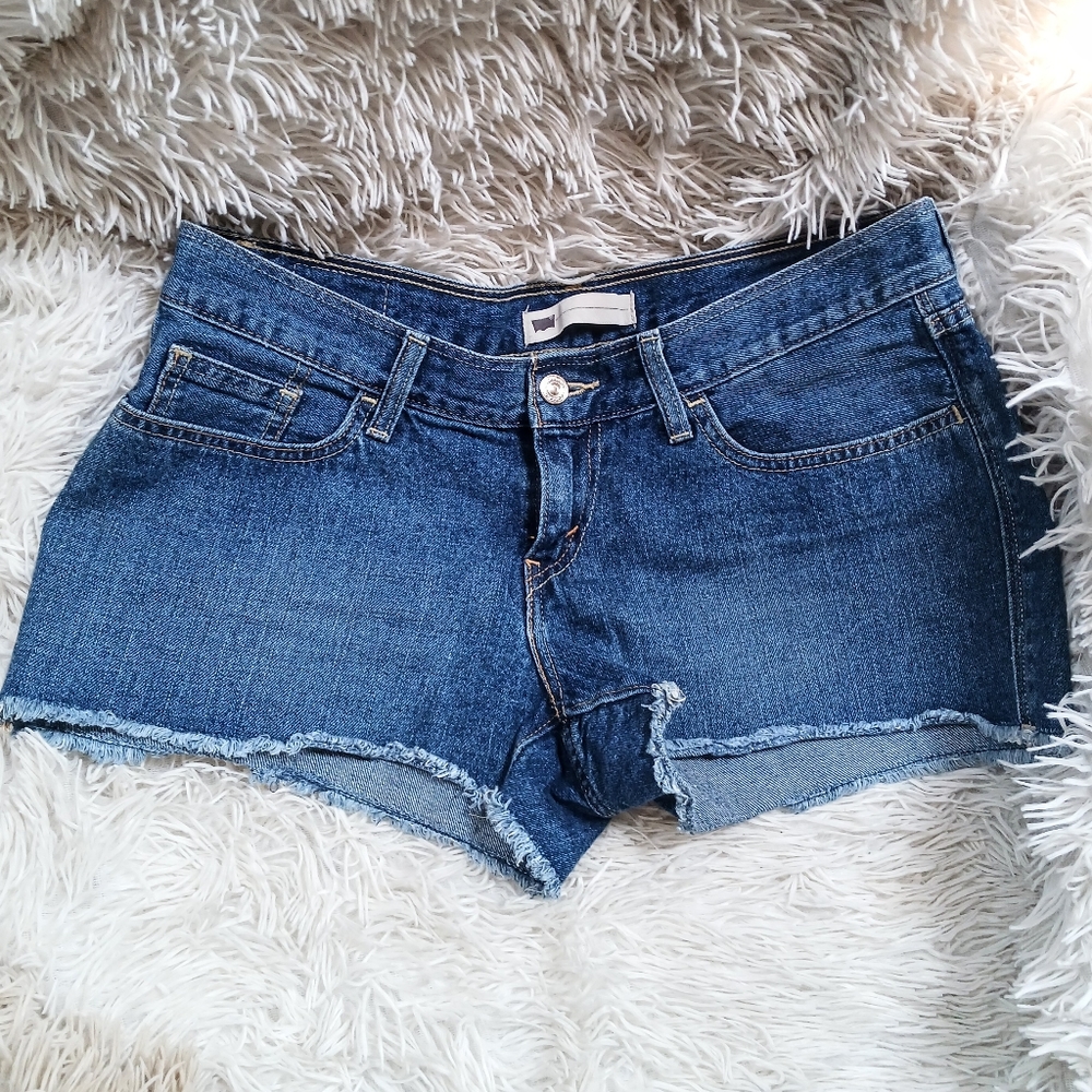 Levis Shorts Frayed Hem Low Rise 30